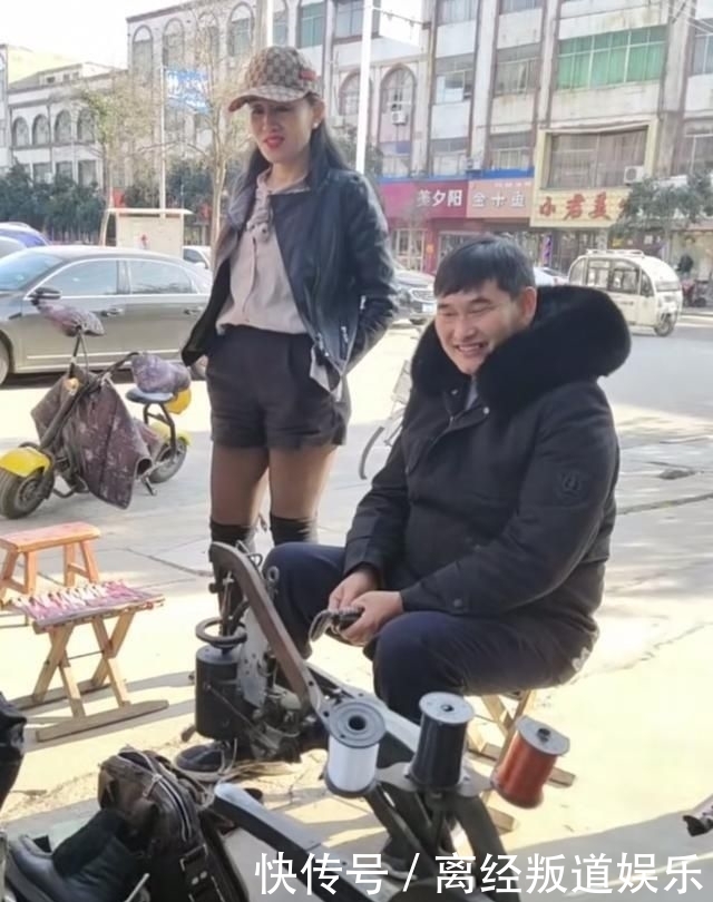 粉丝@大衣哥粉丝带孩子上门求助,大衣嫂做法遭邻居吐槽