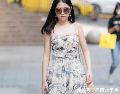 街拍图2的“大樱桃”让我大开眼界,一脸娇羞的样子!