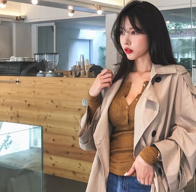 入秋了，女神们别穿吊带了，瞧瞧这样穿，比吊带还要迷人