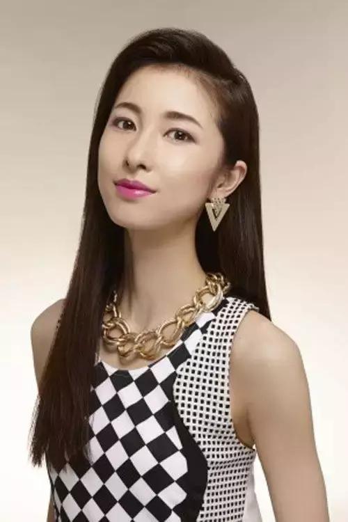 「每研美肤」爱美女人必看，一个模特，不同妆容，美……