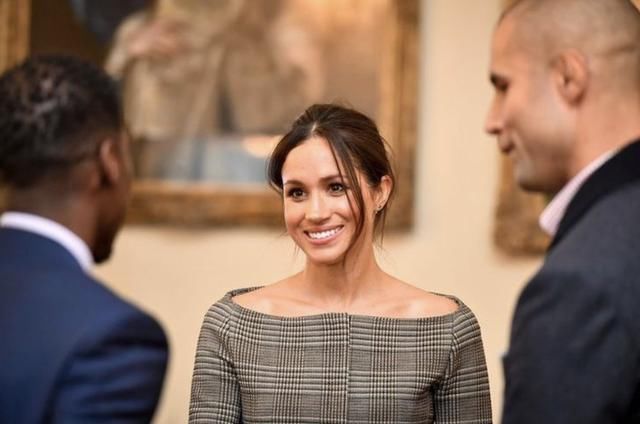 梅根爱一线名牌狂穿新衣被狠批!两个月置装费超越凯特王妃一整年