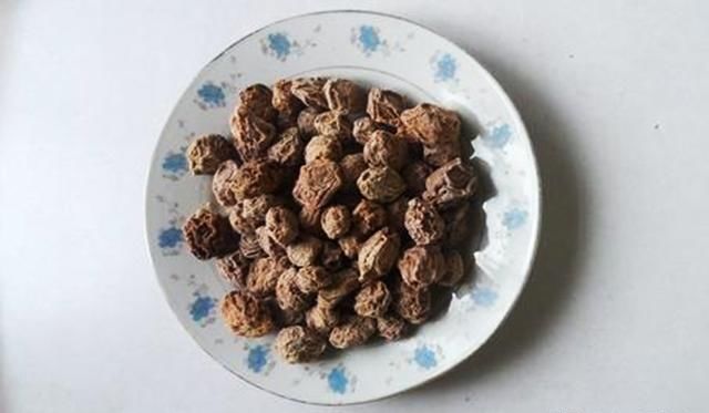 倒入|钓鱼一直在用的自制小药,想要配方的看过来,针对鲫鱼和鲤鱼