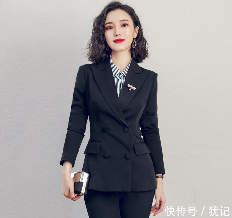  【艾尚臣职业】街拍，才发现人都穿这衬衫，迷人又洋气，妥妥少女感又不失女人味