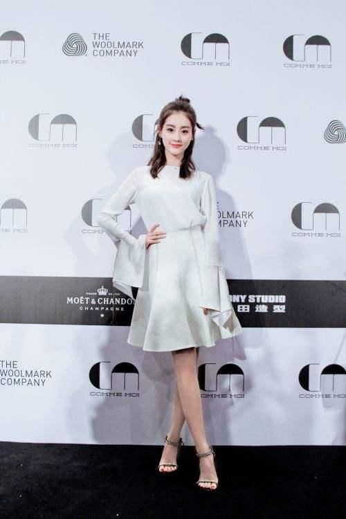 杨幂旗下的艺人都是女神级的，祝绪丹美的很过分，都快赶上热巴了