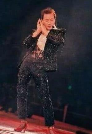 男星穿上高跟鞋，鹿晗毫无违和感，而他成了永远也看不到的痛