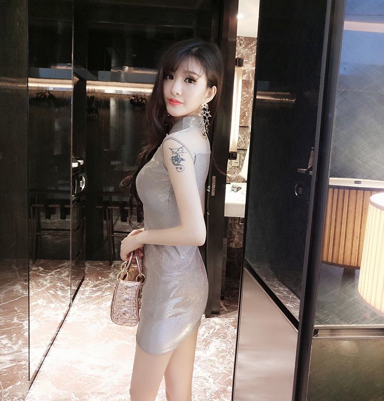 今夏爆火的“勾魂衫”，若隐若现显瘦显嫩，性感有女人味忒迷人