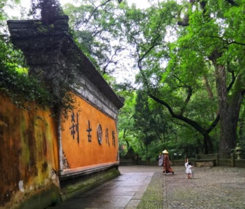 还在说旅游费钱？这个5A级景区免门票两元管饱，而且住宿才25元！