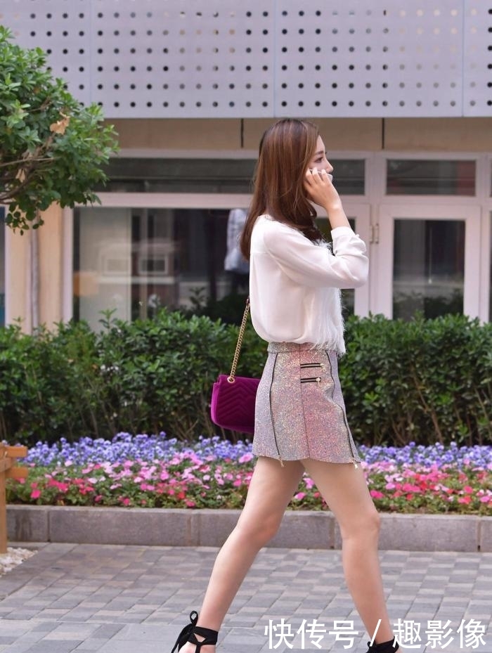  『设计』街拍：美女你打扮得这么炫，就不怕晃到别人？