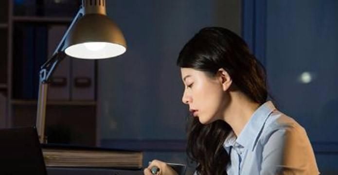 「皮肤」女性除了用护肤品外,这4个坏习惯也要改掉,快来看你中招几个?