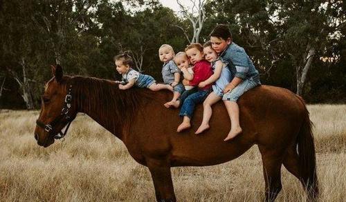 女子自驾游两个月没花一分钱,靠拍照片换食宿