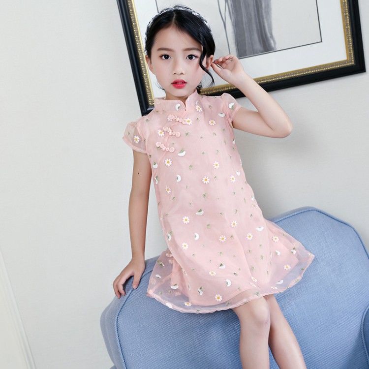 如果有可爱的女儿,一定要给她准备这样的旗袍装,尽显气质淑女范