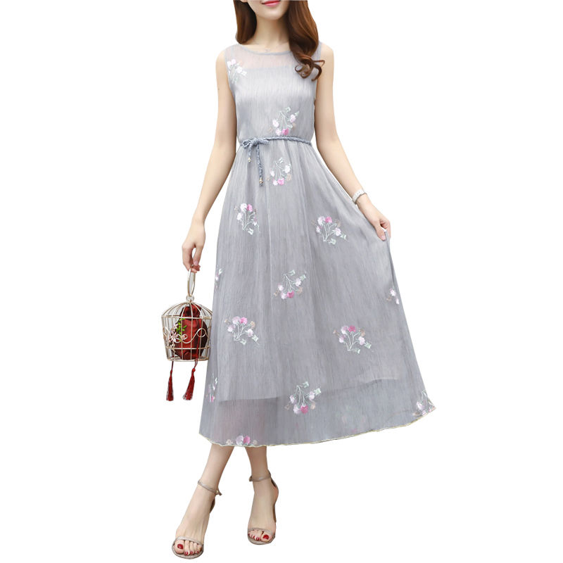 街上的小姐姐因优雅而美丽，怎能缺少这么美的吊带呢