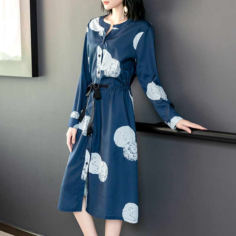 日盼夜盼:“儒雅”秋裙终于开卖，洋气超迷人，推荐六零女人穿