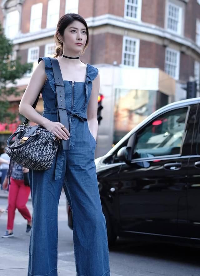 陈慧琳这鞋子绝了！不仅穿上要半个小时，还能逼疯密集恐惧症！