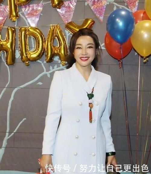 老态■67岁刘晓庆脸怎么了?大浓妆盖不住僵硬老态,网友:都认不出来了