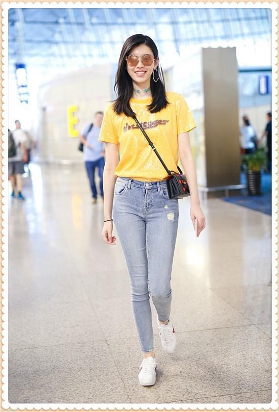 奚梦瑶这靴子咋穿进去的？对自己真狠，网友：腿细果然是王道！