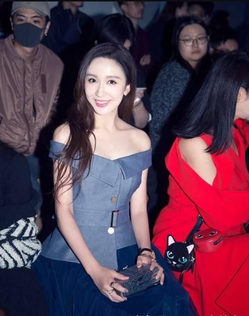 娄艺潇和王晓晨大撞衫，网友:打过针和没打针的脸果然不一样