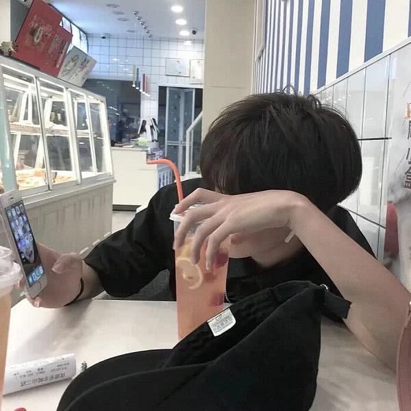 真心|男生真心“喜欢你”,才不自觉有这“3种表现”,渣男根本装不出