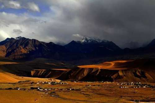 进藏路上最美县城，震撼的自然美景与厚重历史是最令人向往的地方