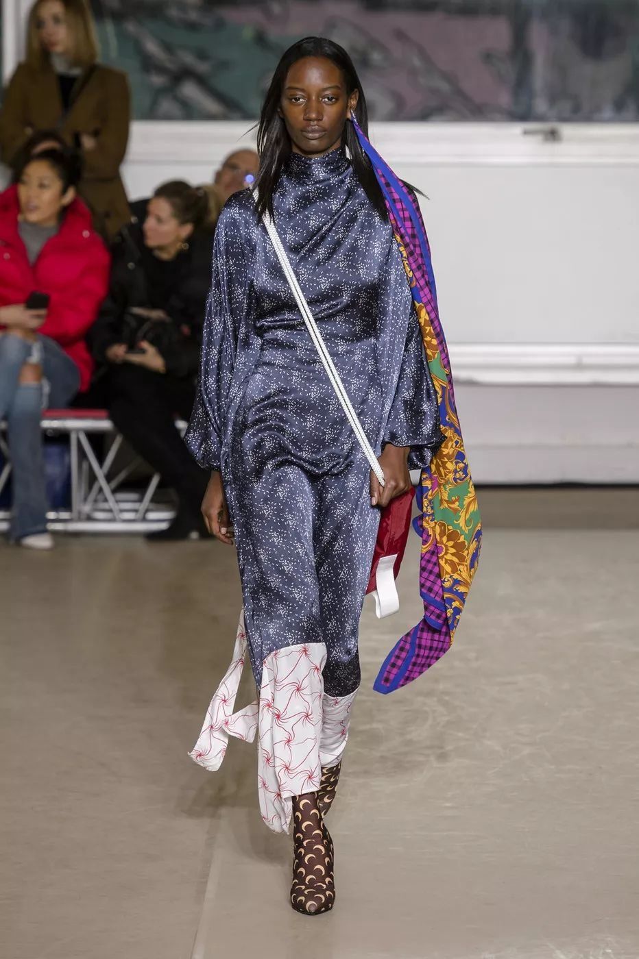 从秀场到街头，今夏最火的连衣裙是这一条!