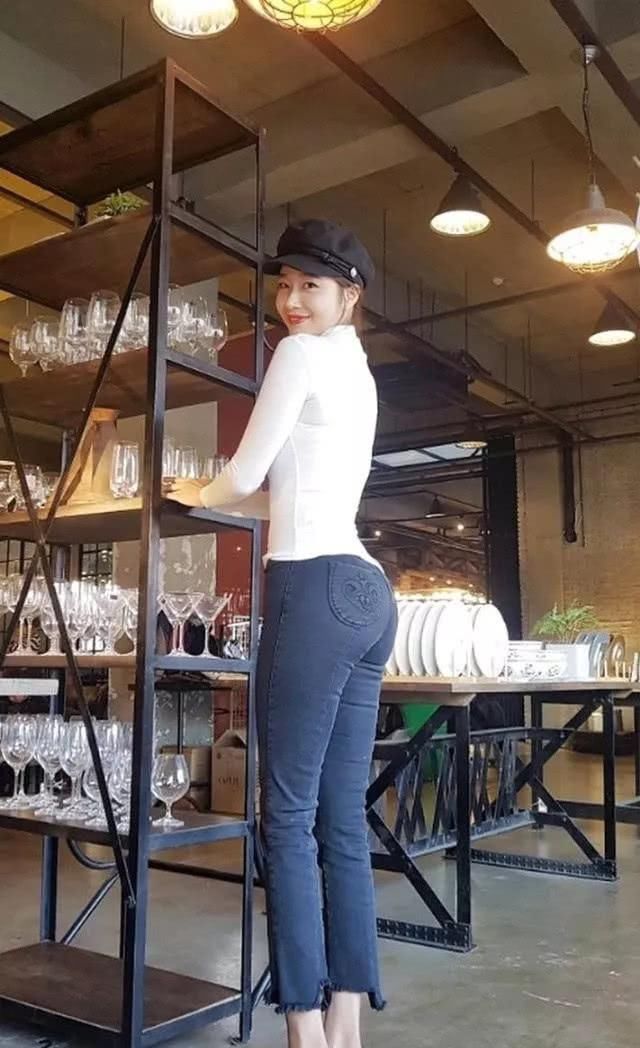  『发型搭配』穿上这种牛仔裤子，给人时尚潮流的品味！
