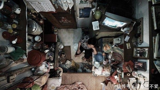  「实拍」实拍香港人居住的棺材房：房子仅仅1.5平方米，却是很多