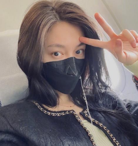  『再加上一』傅菁的黑色look造型不要太高大上,搭配浅绿色针织衫,超级在线!