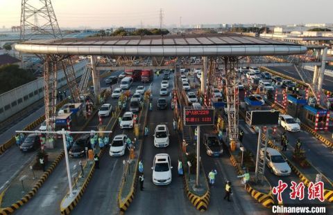  「高速」春运返程客流继续保持低位 G15沈海高速上海朱桥入沪道