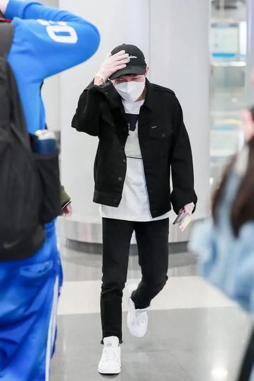 【时髦】个子不到165怎么穿?看看身高161的周深,造型时髦又显高