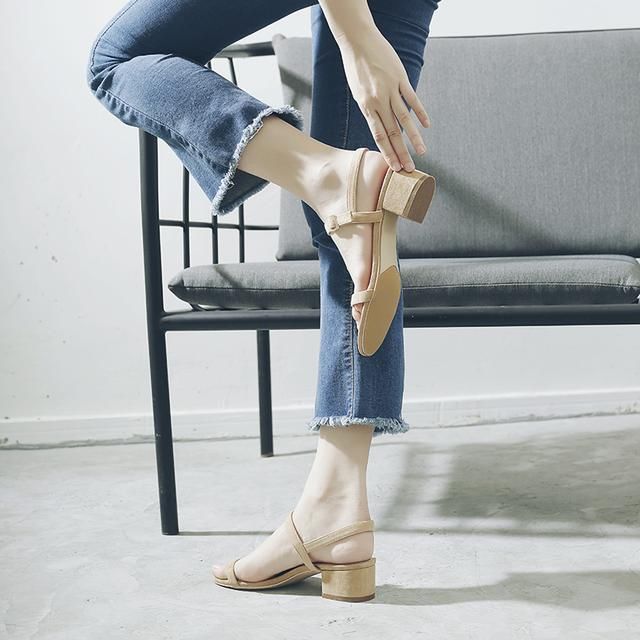 8款夏日好看又好穿的凉鞋，走路不累解救你的双脚