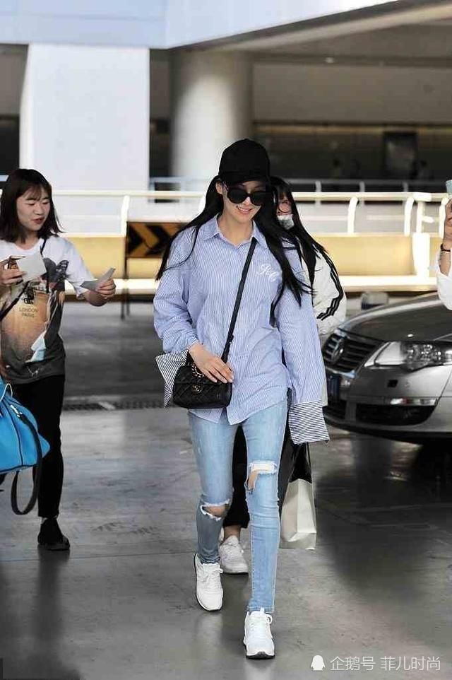 张馨予穿波点裙老态尽显，看起来还特压个子，网友:不止31岁吧?