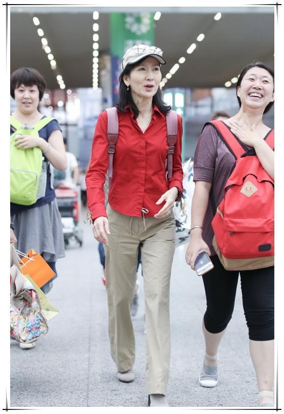 陈美琪不得了！59岁的年龄，19岁的身材，网友：赵雅芝看了都得服