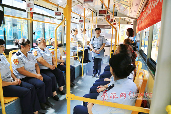 外国人坐车不用愁!这两趟车乘务员英语韩语说