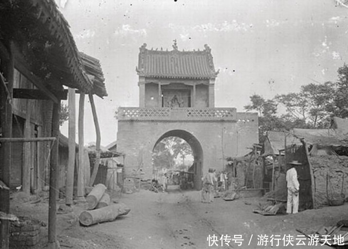 老照片：清末河南的残破景象，街上没有女人