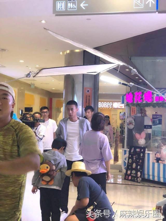 高至霆提醒粉丝警惕网络传销 网友：肤色变白不敢相认