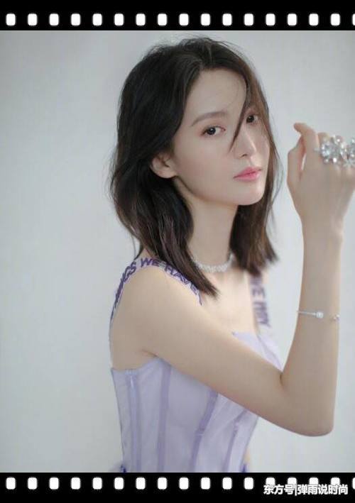 金晨穿浅紫色连衣长裙 整个人都紫起来了 28岁的她就是小仙女