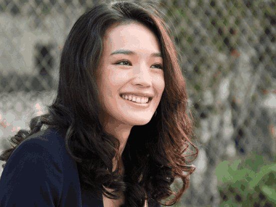 舒淇近期大换发型, 变成齐刘海少女, 网友的反应怎么都一边倒