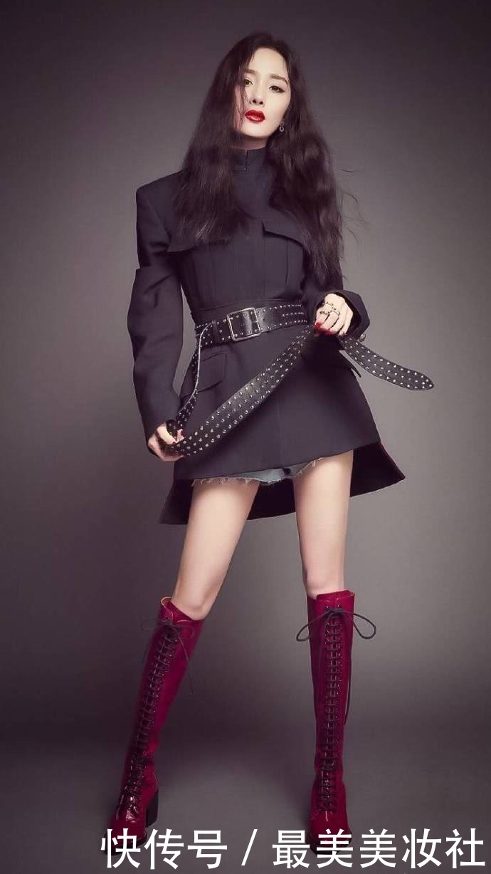 杨幂西装穿得比短裤还长，却搭配了一双过膝长靴，惊现迷人漫画腿