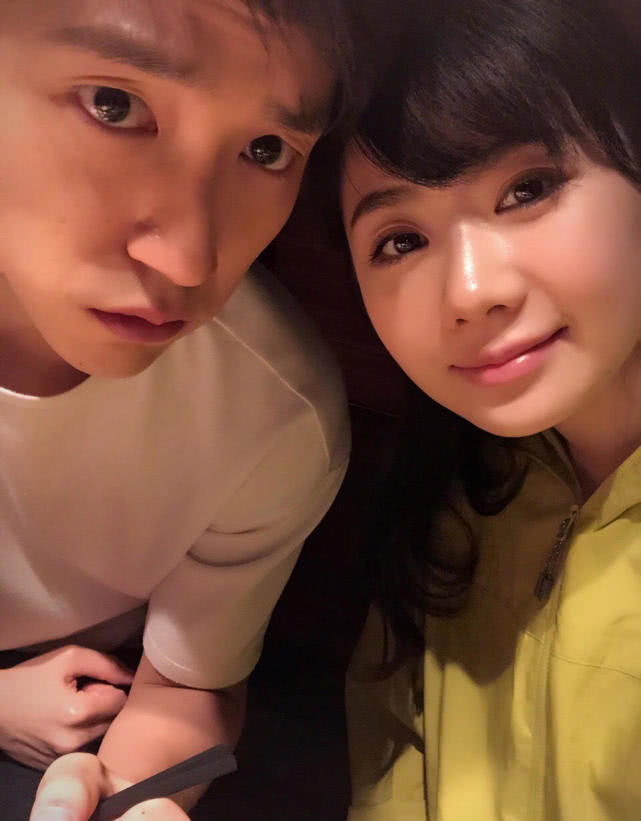 福原爱买包遭吐槽 反击:你家都用一个本?