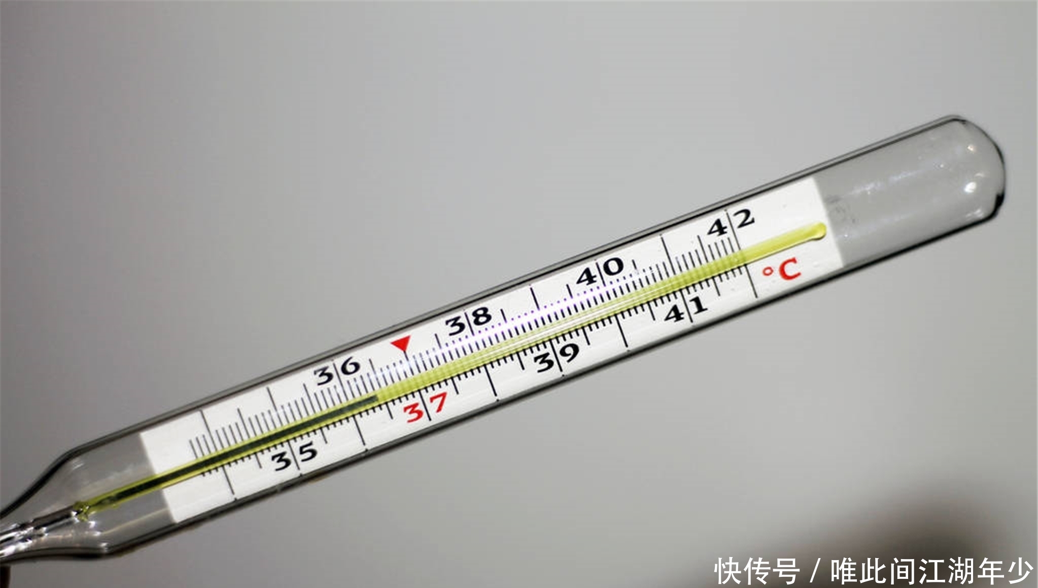『测量的时』体温计你正确使用了吗?多数人都忽略了这一步,很重要,告诫家人