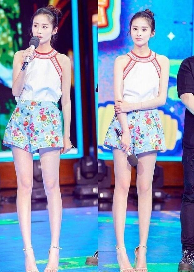 颖儿穿短裤勒的有点尴尬，腿上伤痕累累，怎么回事?