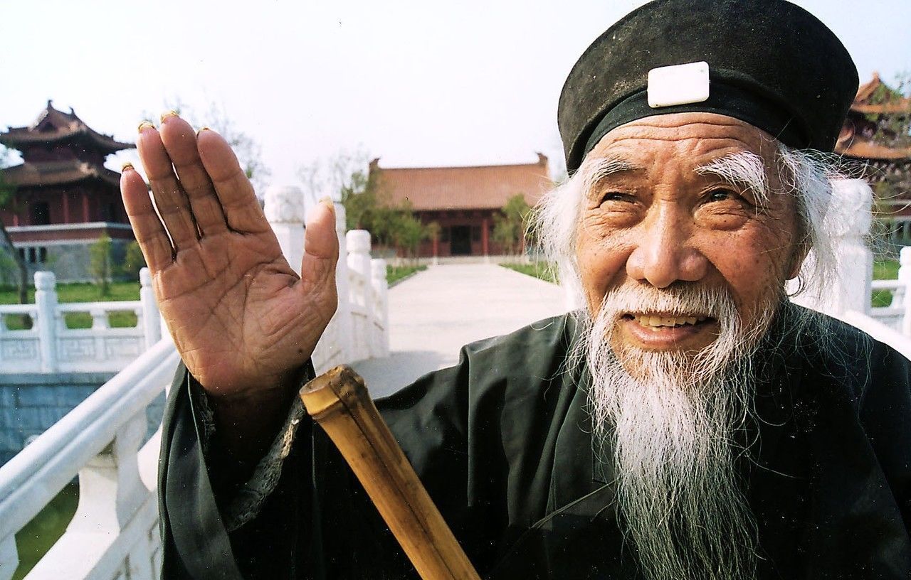 华山之上，有段长空栈道，虽然险峻，游客却络绎不绝