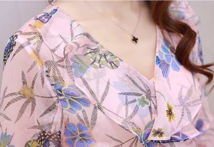 七月到了，47岁老婆换上这气质裙，好有女人味，逛街满满回头率