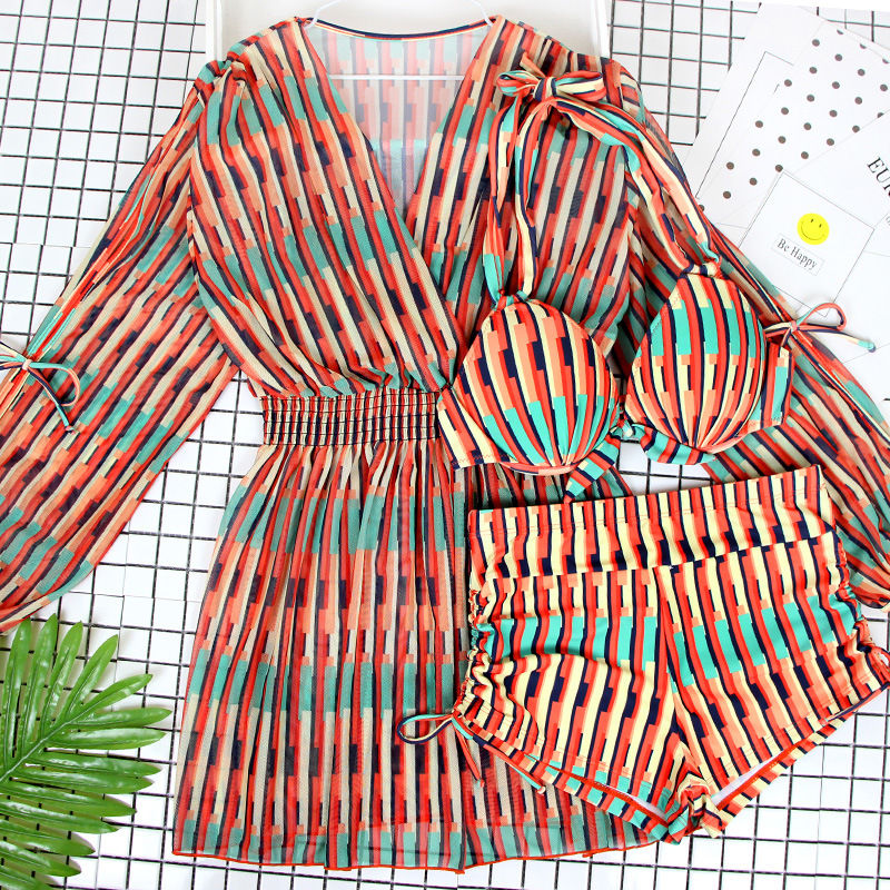 穿比基尼也太开放了，保守女人可以学下图这样穿，显高很清凉