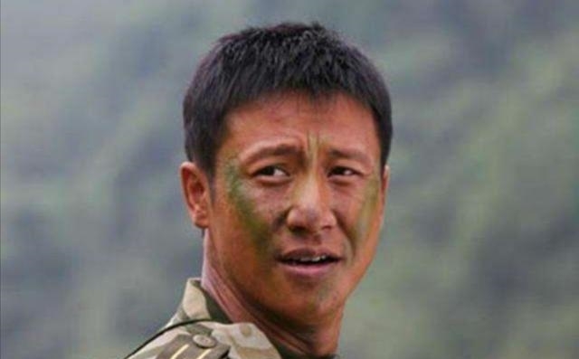 「镜头」他是知名老演员,带红王宝强,因挡住小鲜肉镜头被一把推倒在地