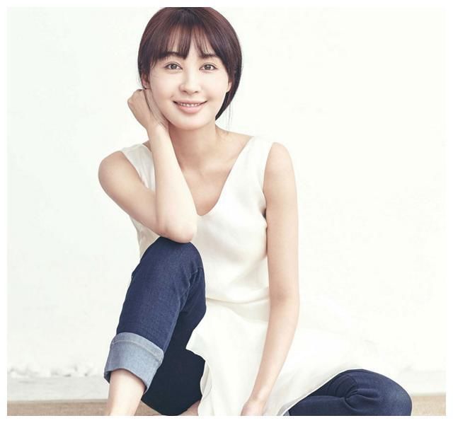 李菲儿：优雅迷人，美的出尘脱俗！