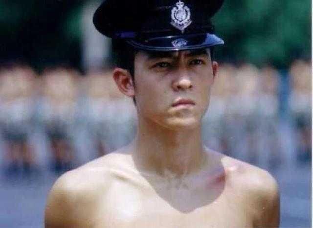 陈冠希发文问自己是好人还是坏人，网友的回复吓人的一致