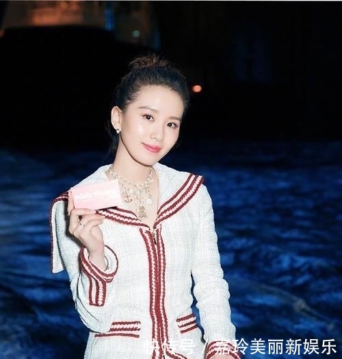 「穿搭」开春不知道穿什么?今年流行的4款外套,时髦又经典,谁穿谁美