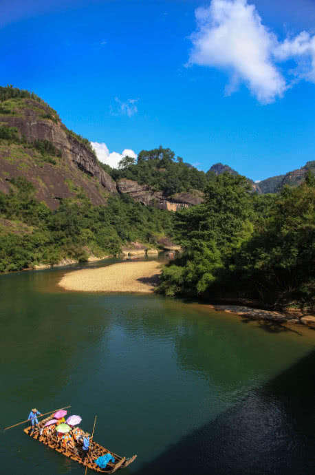 古人是如何将棺木放置到离地十几米甚至几十米的悬崖绝壁上的呢?