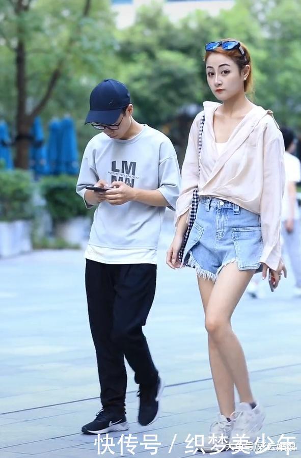  #姑娘#姑娘这裤子太罕见，大部分都是口袋遮住，意外比男友腿长50